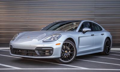 2023 Porsche Panamera 4 Platinum