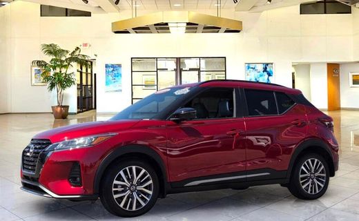 2023 Nissan Kicks SR
