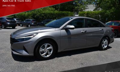 2023 Hyundai Elantra SE