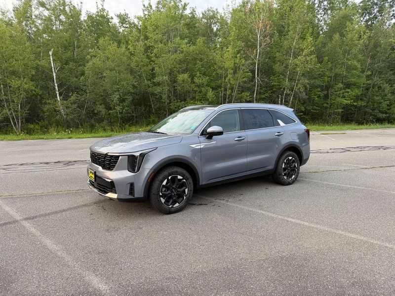 2024 Kia Sorento — a typically priced live listing