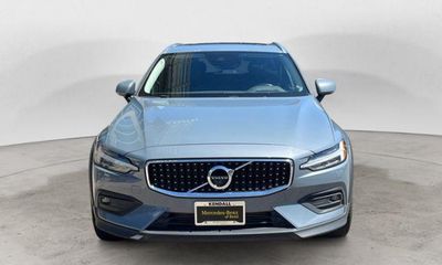 2022 Volvo V60CC Momentum Excl S60