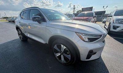 2023 Volvo XC40 Plus Dark