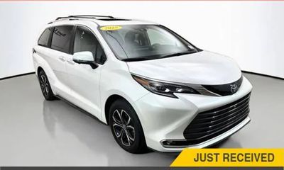 2025 Toyota Sienna Platinum