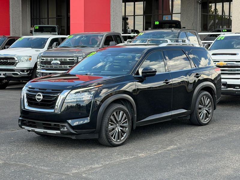 2022 Nissan Pathfinder — a typically priced live listing
