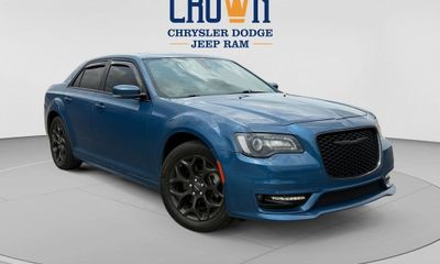 2023 Chrysler 300 Touring L