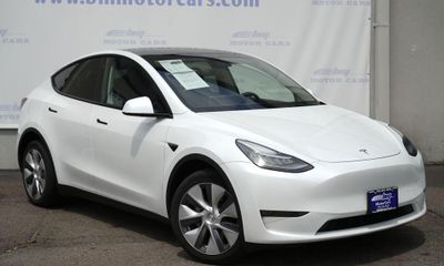 2023 Tesla Model Y Long Range