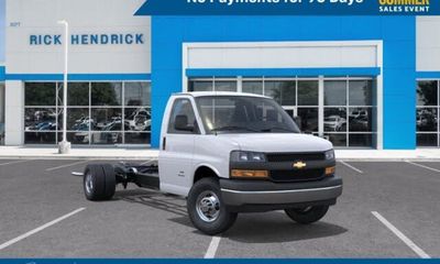 2026 Chevrolet Express 3500 Cutaway 177
