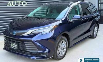 2024 Toyota Sienna LE