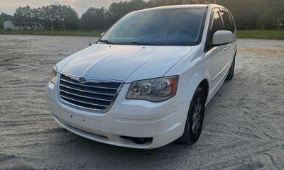 2010 Chrysler Town AND Country RT