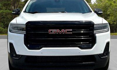 2023 GMC Acadia SLT