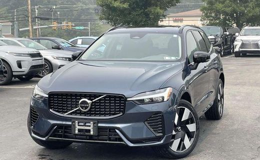 2024 Volvo XC60 Plus Dark
