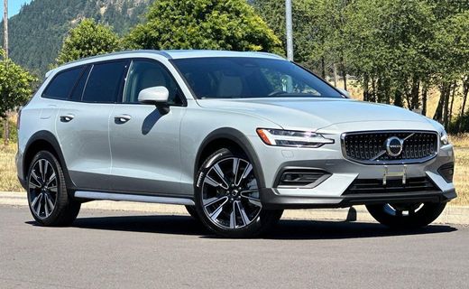 2026 Volvo V60CC Ultra