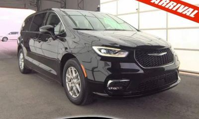 2024 Chrysler Pacifica Touring L