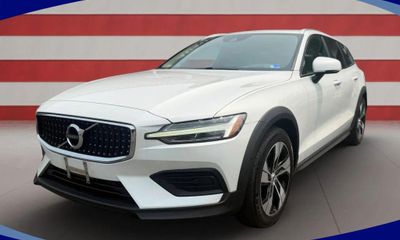 2020 Volvo V60CC Momentum