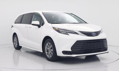 2025 Toyota Sienna LE
