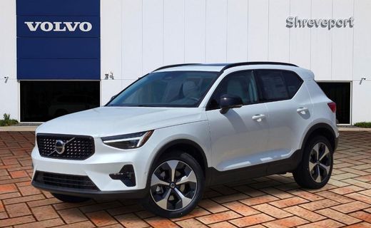 2026 Volvo XC40 Plus Dark