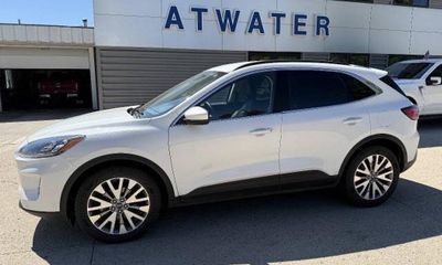 2022 Ford Escape Titanium Fhev