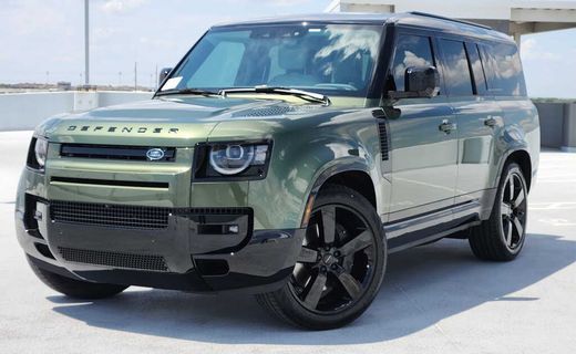 2026 Land Rover Defender 130 SE