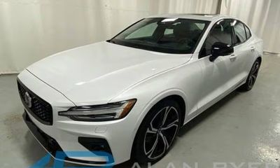 2024 Volvo S60 Ultimate Dark