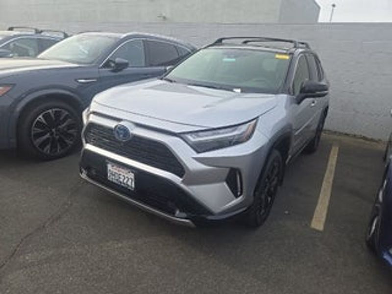 2025 Toyota RAV4 — a typically priced live listing