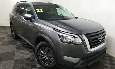 2022 Nissan Pathfinder SV
