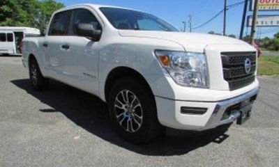 2022 Nissan Titan SV