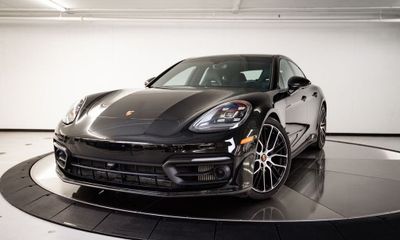 2023 Porsche Panamera 4 Platinum