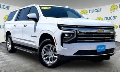 2025 Chevrolet Suburban LT