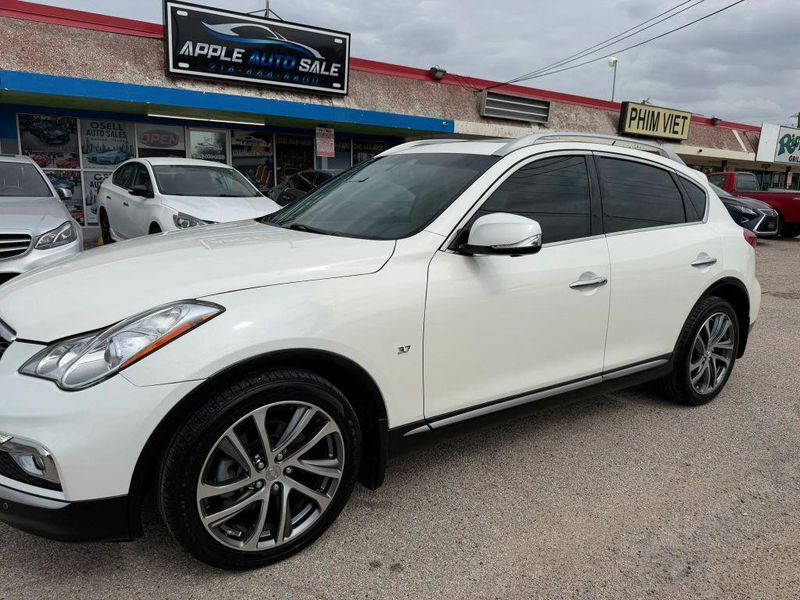 2017 Infiniti QX50 — a typically priced live listing