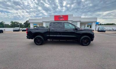 2021 Chevrolet Silverado Trail Boss Custom