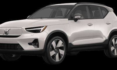 2024 Volvo XC40 Plus Dark