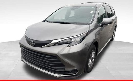 2026 Toyota Sienna LE