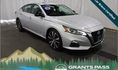 2020 Nissan Altima SR