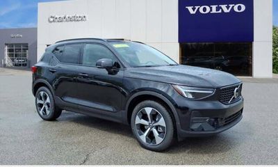 2026 Volvo XC40 Core