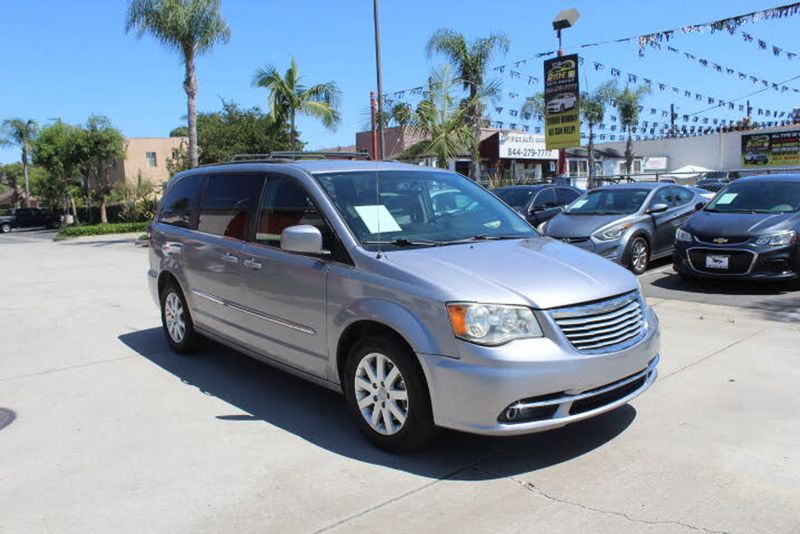 2014 Chrysler Town  Country — a typically priced live listing