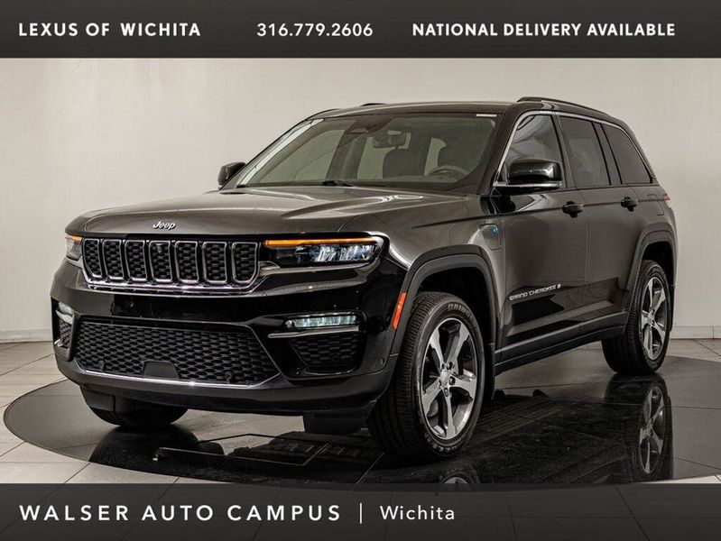 2022 Jeep Grand Cherokee — a typically priced live listing