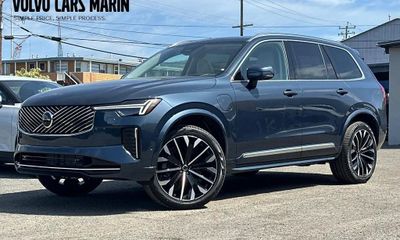 2026 Volvo XC90 Ultra Bright