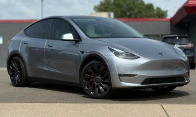 2025 Tesla Model Y Performance