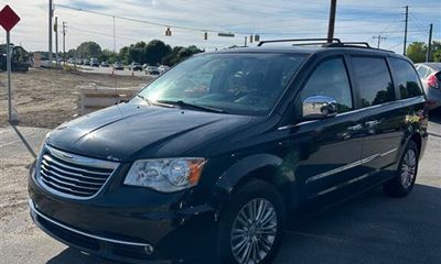 2016 Chrysler Town AND Country