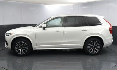 2022 Volvo XC90 Momentum