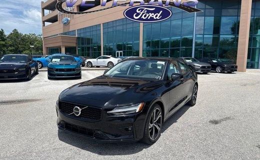 2024 Volvo S60 Plus Dark