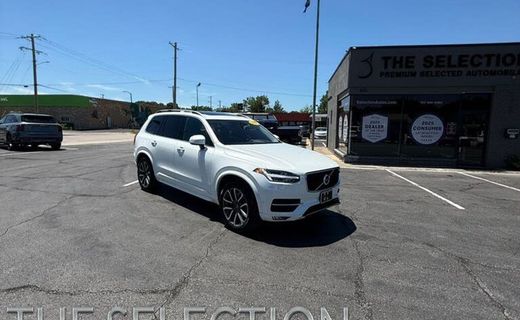 2018 Volvo XC90 Momentum