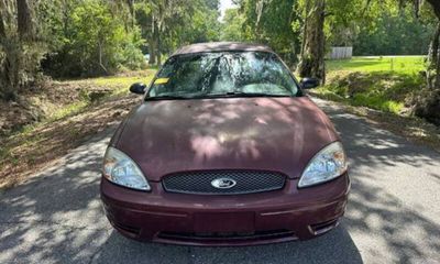 2005 Ford Taurus SE