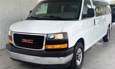 2018 GMC Savana Passenger LT EXT