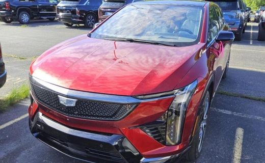 2025 Cadillac Optiq Sport 2
