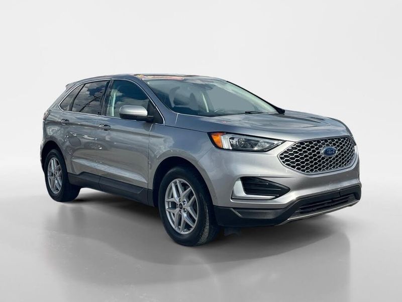 Representative 2024 Ford Edge photo