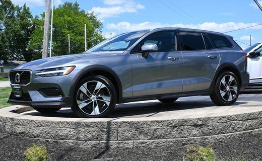 2020 Volvo V60CC Momentum