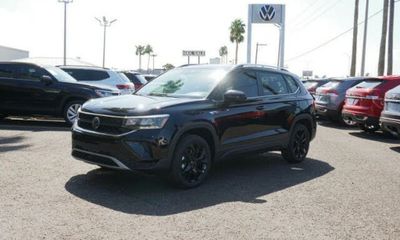 2023 Volkswagen Taos SE W Sunroof