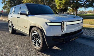 2023 Rivian R1S Adventure