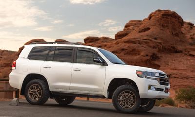 2020 Toyota Land Cruiser VX R Grade